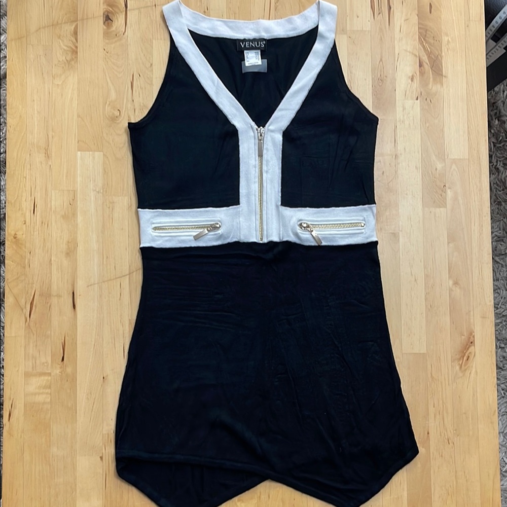 VENUS Y2K ASYMMETRICAL TANK TOP WOMENS M BLACK WHITE FITTED GOLD ZIPPER V-NECK